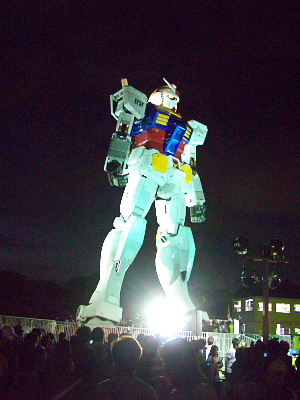 夜のお台場ガンダム